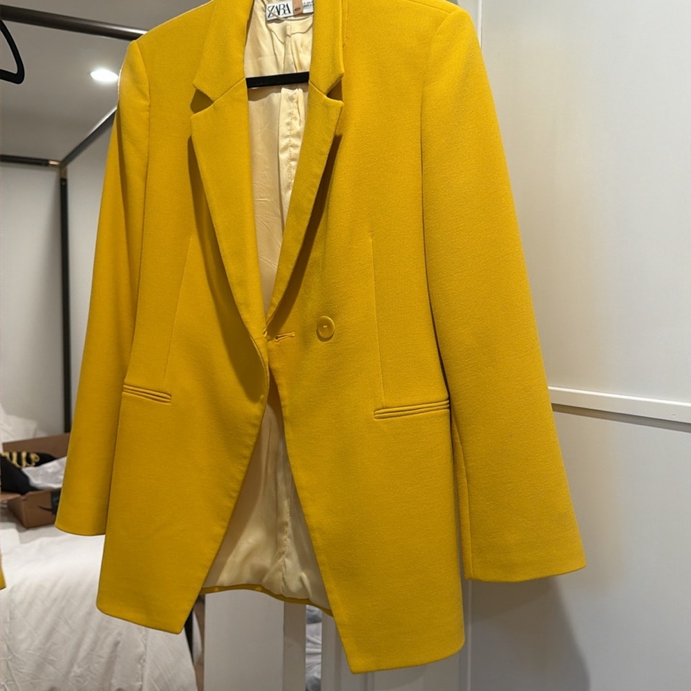 Zara yellow suit.Blazer - small Pants- medium - Picture 2 of 3